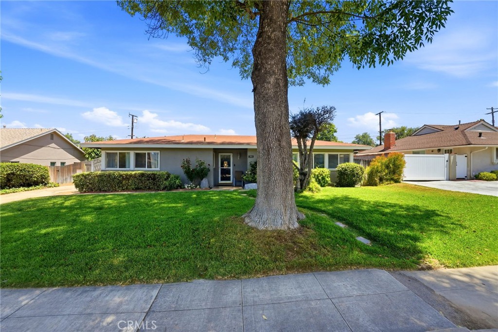 2803 Shenandoah Road Riverside, CA 92506 - Photo 2 of 35