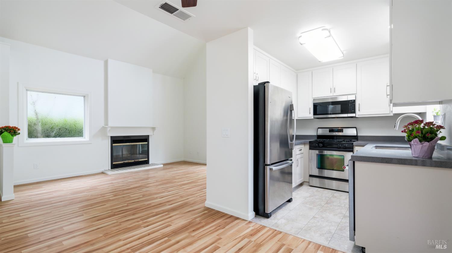 3335 Yulupa Avenue Santa Rosa, CA 95405 - Photo 9 of 33