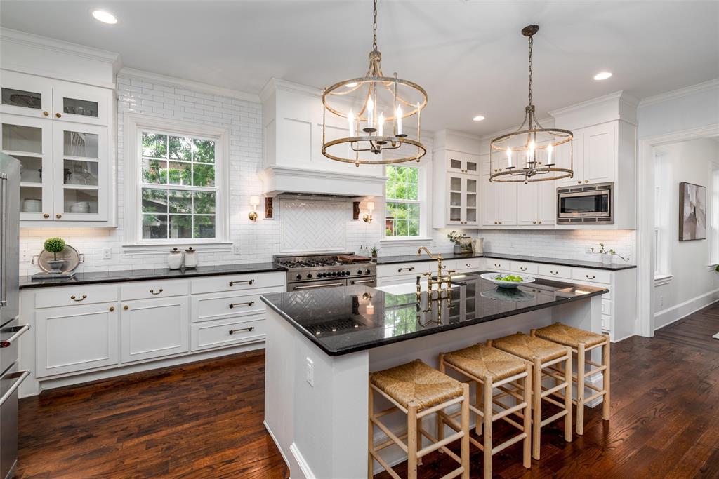 812 Baker Street McKinney, TX 75069 - Photo 7 of 40