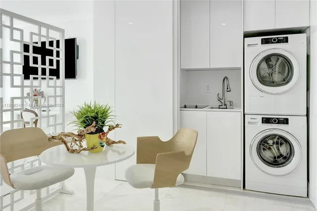 a view of livingroom and furniture