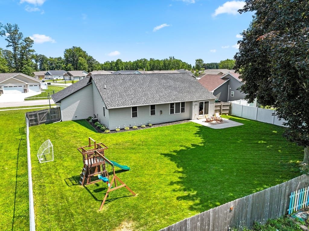 1285 Clementine Road Howard, WI 54313 - Photo 4 of 59