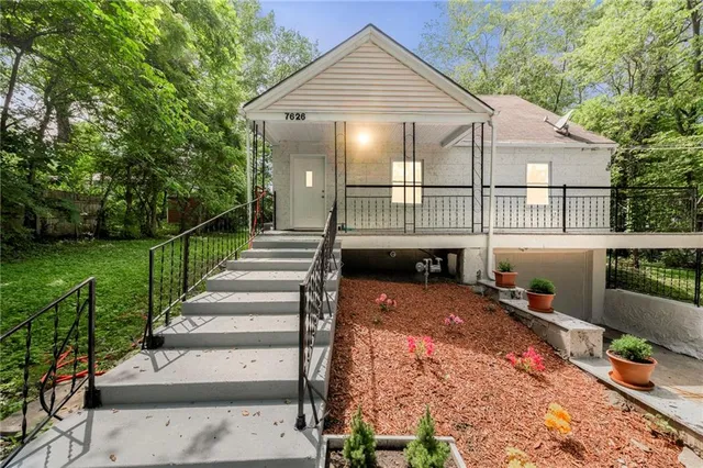 $285,000 | 7626 Sycamore Avenue, Kansas City, MO 64138