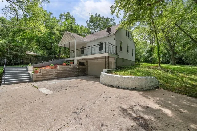 $285,000 | 7626 Sycamore Avenue, Kansas City, MO 64138