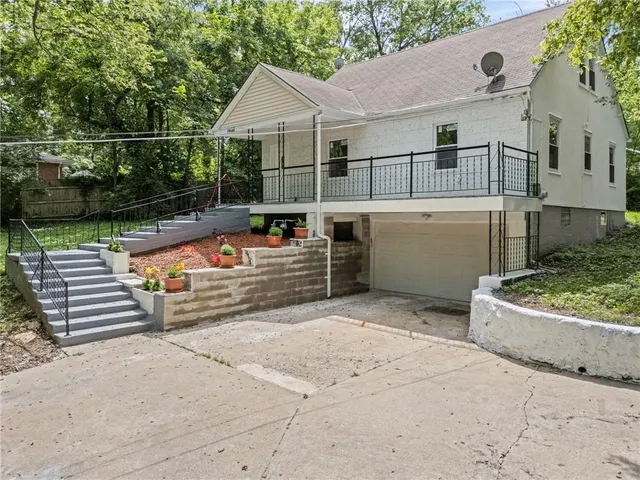 $285,000 | 7626 Sycamore Avenue, Kansas City, MO 64138
