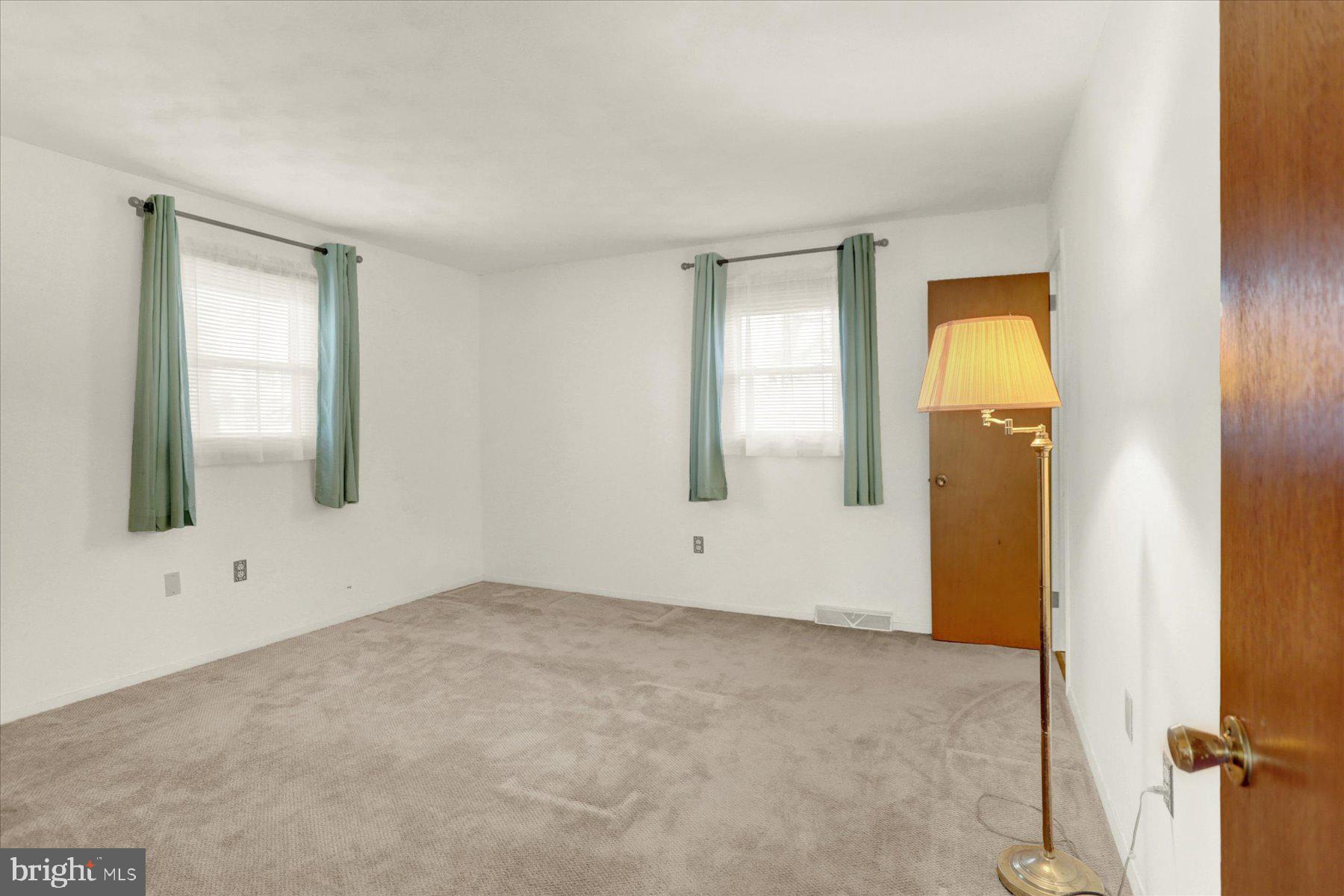 970 Cranes Gap Road Carlisle, PA 17013 - Photo 24 of 48 an empty room with mirror and windows