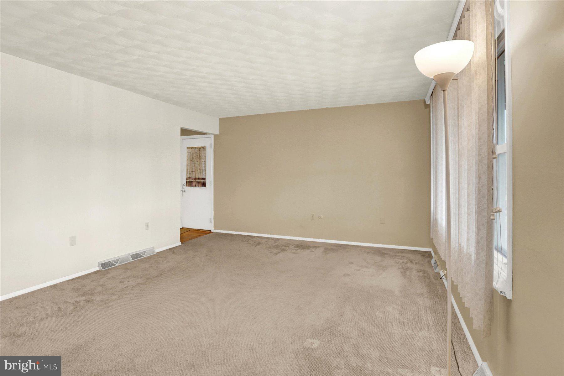 970 Cranes Gap Road Carlisle, PA 17013 - Photo 6 of 48 an empty room with a mirror