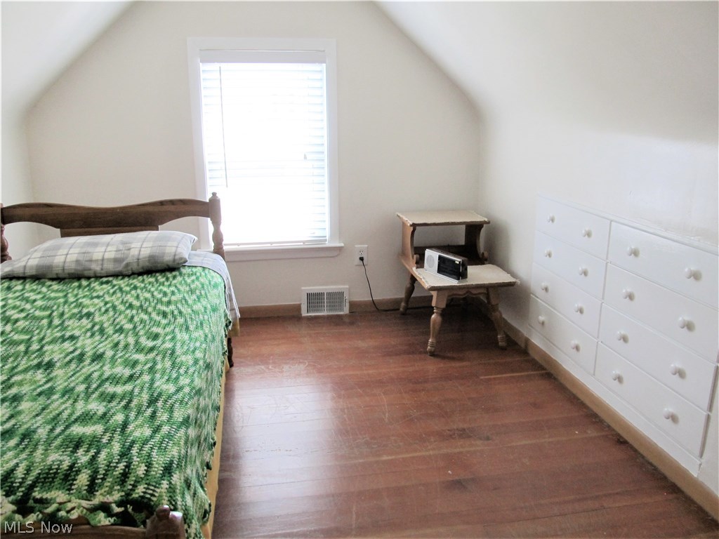 4149 Stilmore Road Cleveland, OH 44121 - Photo 19 of 25 Office/Bedroom