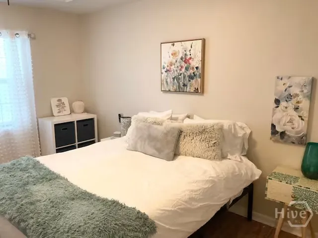 $2,400 | 312 Bonaventure Road, Thunderbolt, GA 31404