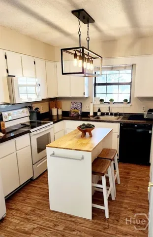 $2,400 | 312 Bonaventure Road, Thunderbolt, GA 31404