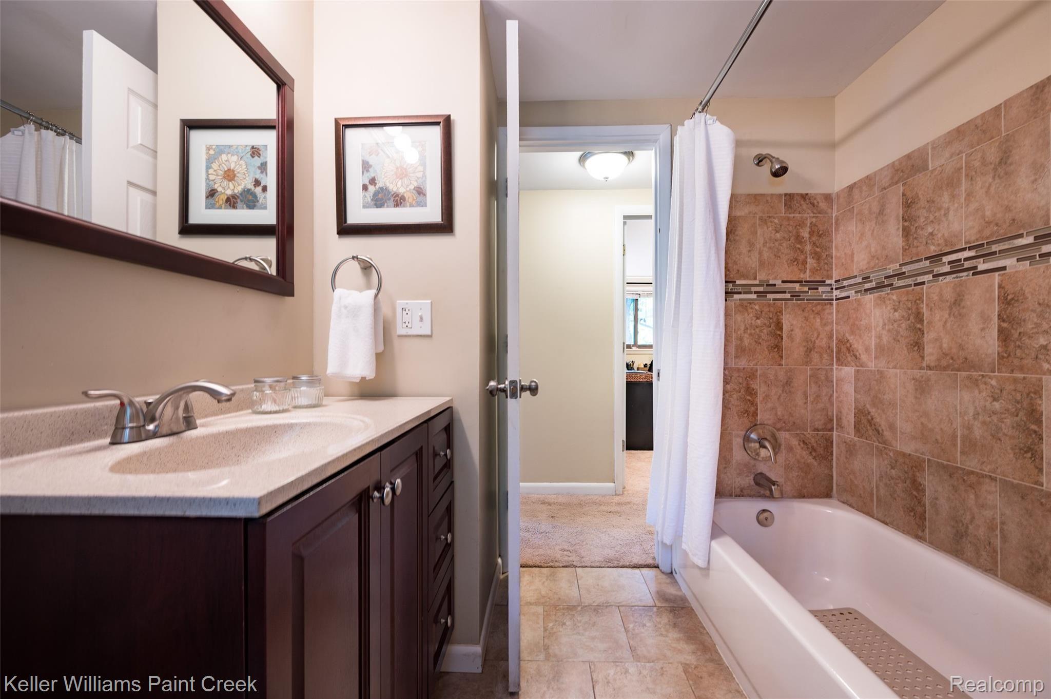 3314 Aquinas Drive Rochester, MI 48309 - Photo 30 of 43 3314-Aquinas-Dr-32.jpg