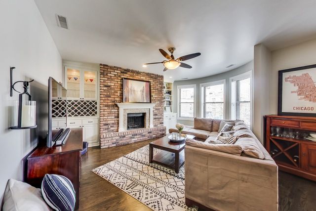 923 West Addison Street, Unit 2A Chicago, IL 60613 - Photo 3 of 24