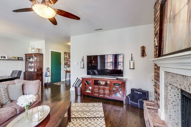 923 West Addison Street, Unit 2A Chicago, IL 60613 - Photo 4 of 24