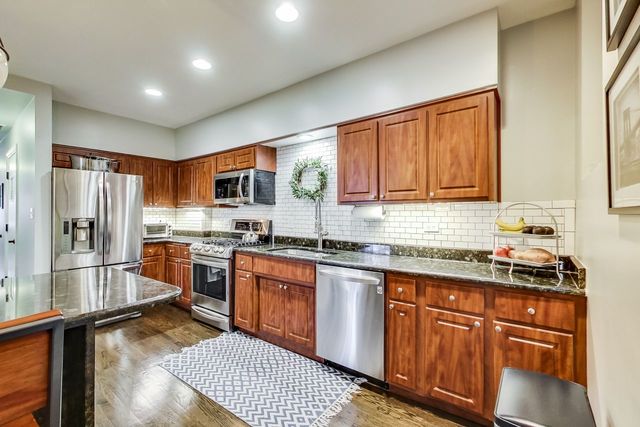 923 West Addison Street, Unit 2A Chicago, IL 60613 - Photo 7 of 24