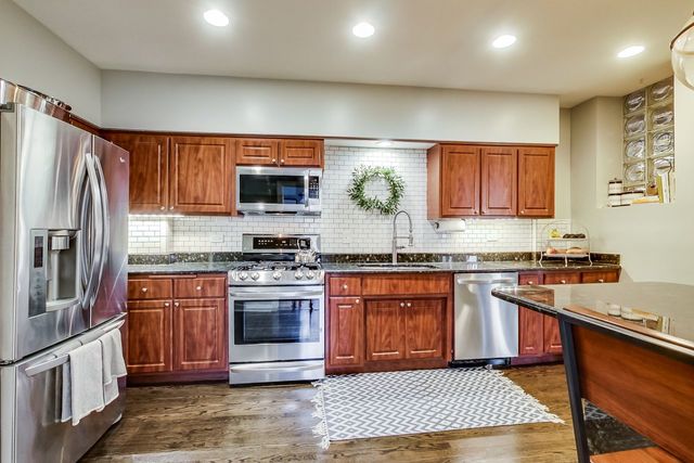 923 West Addison Street, Unit 2A Chicago, IL 60613 - Photo 8 of 24