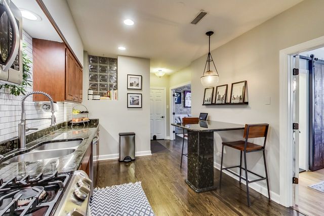 923 West Addison Street, Unit 2A Chicago, IL 60613 - Photo 9 of 24