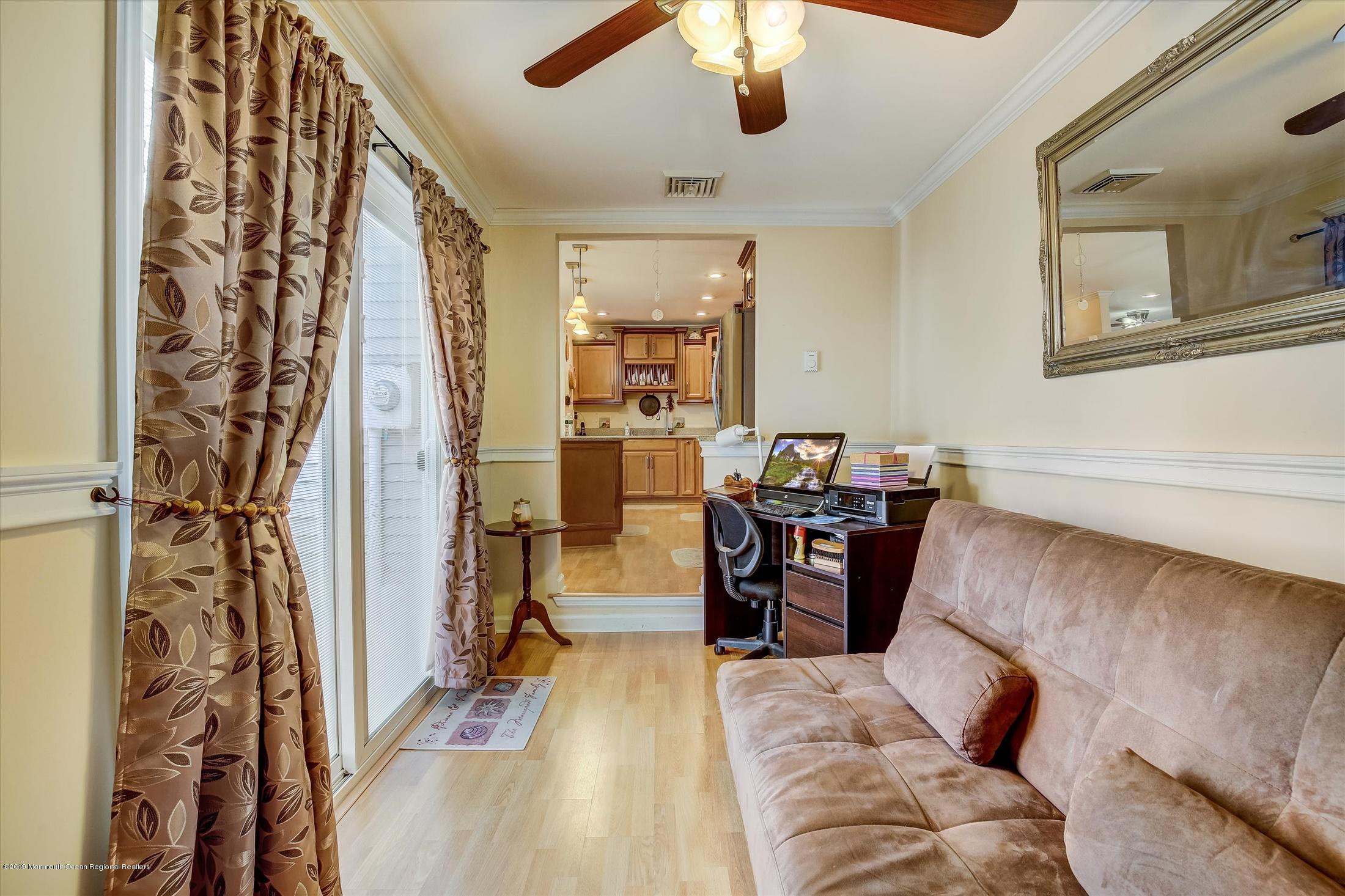 35 D Zacatin Road, Unit 1000 Freehold, NJ 07728 - Photo 6 of 16 17-JKP_6898_899_900_901_902