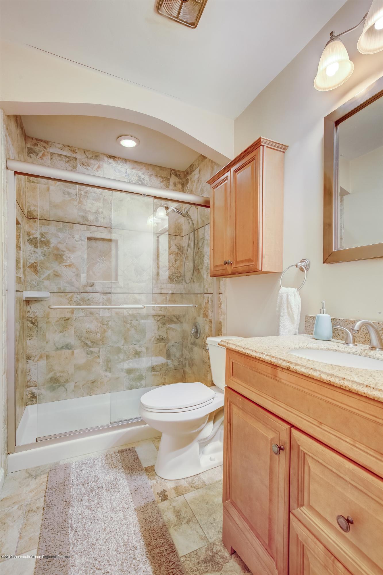 35 D Zacatin Road, Unit 1000 Freehold, NJ 07728 - Photo 7 of 16 20-Bathroom