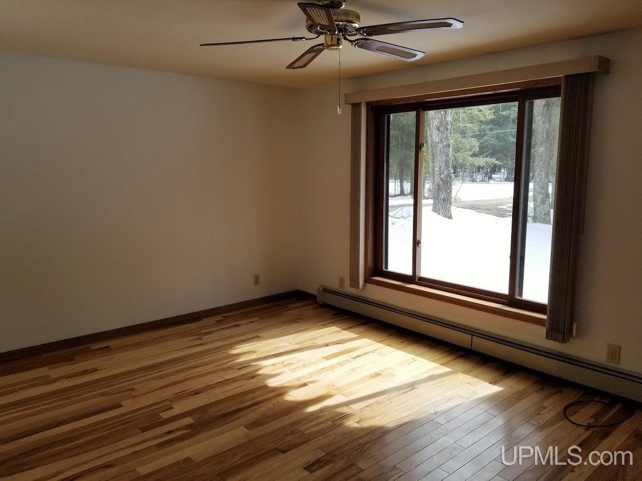 4526 12th Road Escanaba, MI 49829 - Photo 5 of 11