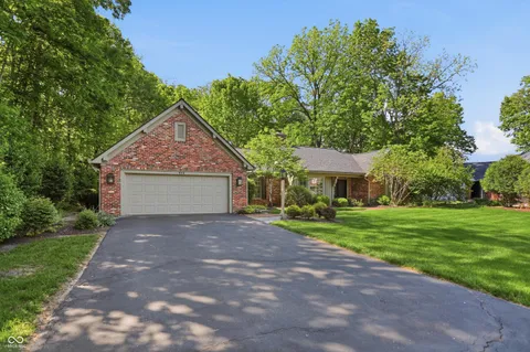 $635,000 | 625 Eagle Creek Circle, Zionsville, IN 46077