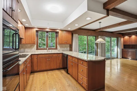 $635,000 | 625 Eagle Creek Circle, Zionsville, IN 46077