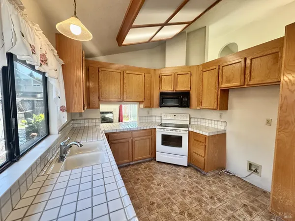 $709,990 | 10845 Rio Ruso Drive, Windsor, CA 95492