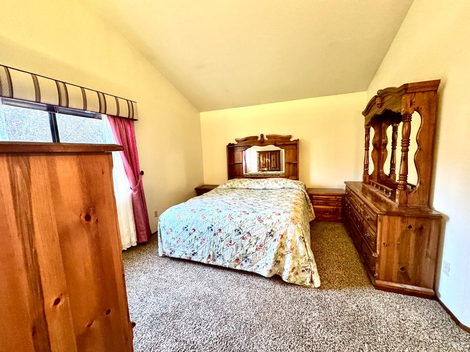 10845 Rio Ruso Drive Windsor, CA 95492 - Photo 16 of 30 Primary Bedroom with view to rear yard