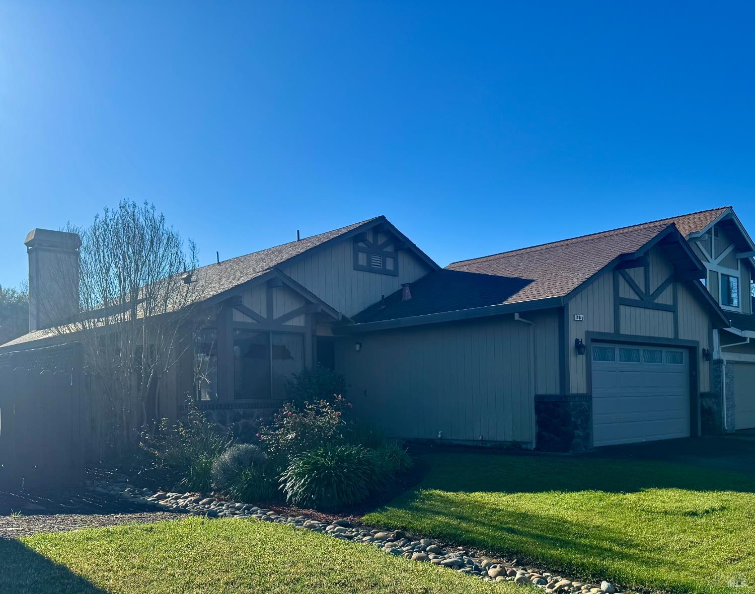 10845 Rio Ruso Drive Windsor, CA 95492 - Photo 2 of 30 a backyard of a house with lots of green space