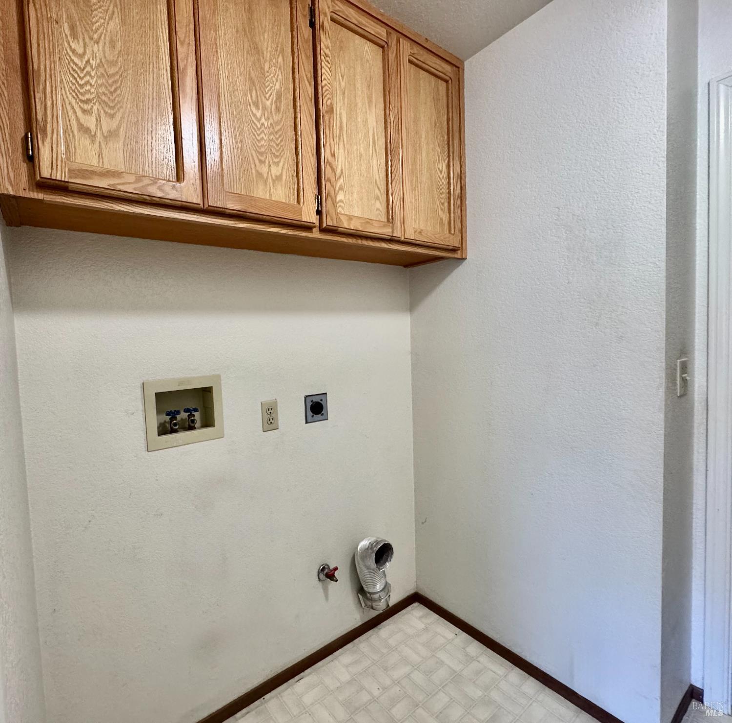 10845 Rio Ruso Drive Windsor, CA 95492 - Photo 21 of 30 Interior Laundry with gas and electric hookups