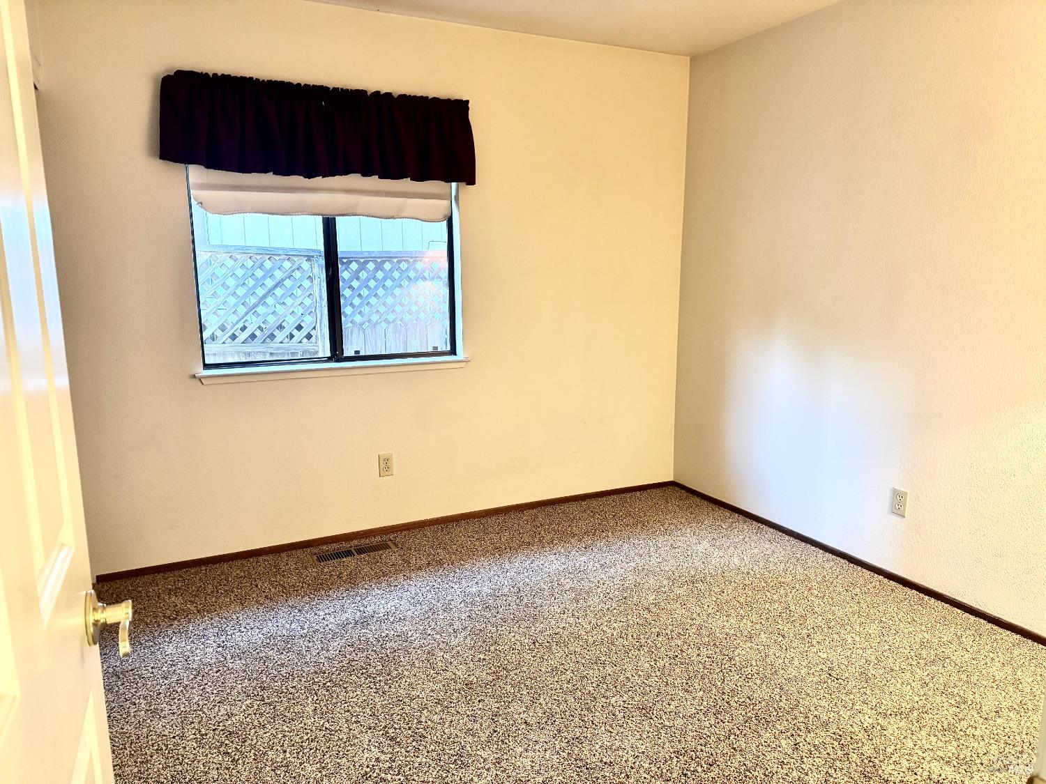 10845 Rio Ruso Drive Windsor, CA 95492 - Photo 21 of 30 a view of a small space with a wall