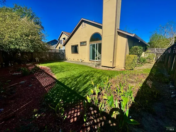 $709,990 | 10845 Rio Ruso Drive, Windsor, CA 95492
