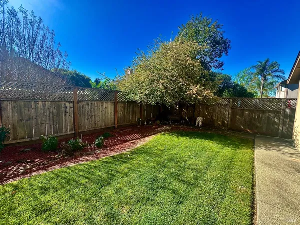 $709,990 | 10845 Rio Ruso Drive, Windsor, CA 95492