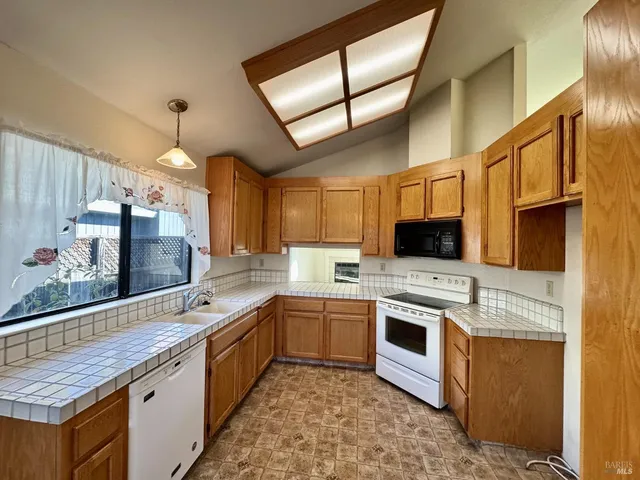 $749,975 | 10845 Rio Ruso Drive, Windsor, CA 95492