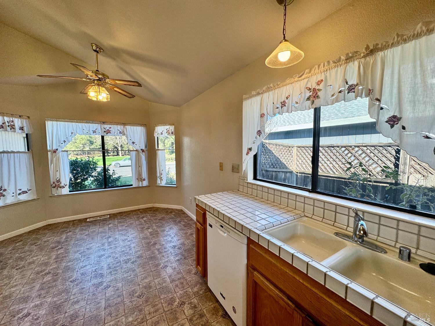 10845 Rio Ruso Drive Windsor, CA 95492 - Photo 9 of 30 Dining Area with views to the Park