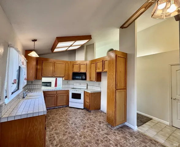 $749,975 | 10845 Rio Ruso Drive, Windsor, CA 95492