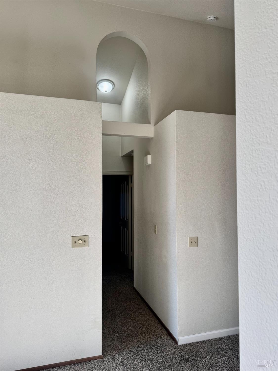 10845 Rio Ruso Drive Windsor, CA 95492 - Photo 10 of 30 a view of a hallway with wooden floor