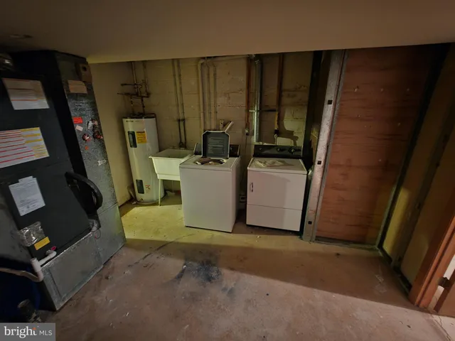 a view of a back yard