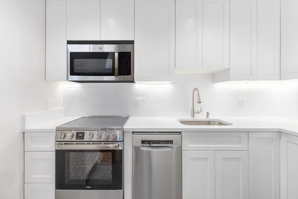 $835,000 | 950 Massachusetts Avenue, Unit 418, Cambridge, MA 02139