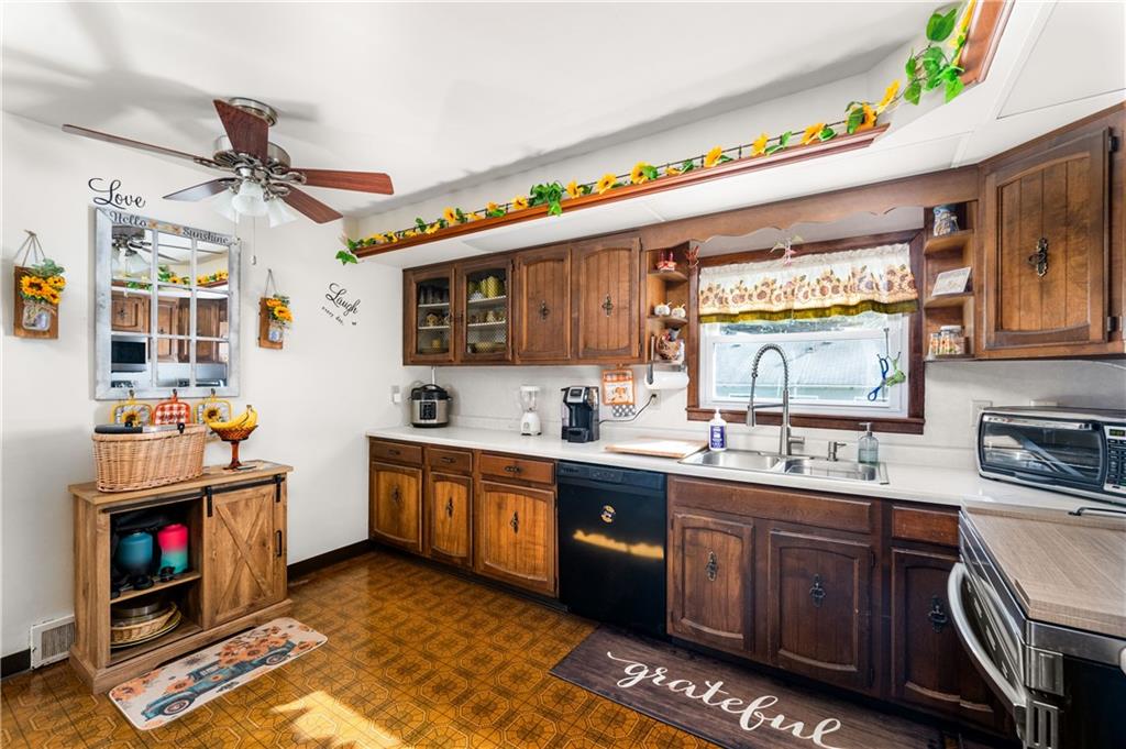 1560 Westerman Road Hermitage, PA 16148 - Photo 9 of 29 Gallery Image 9