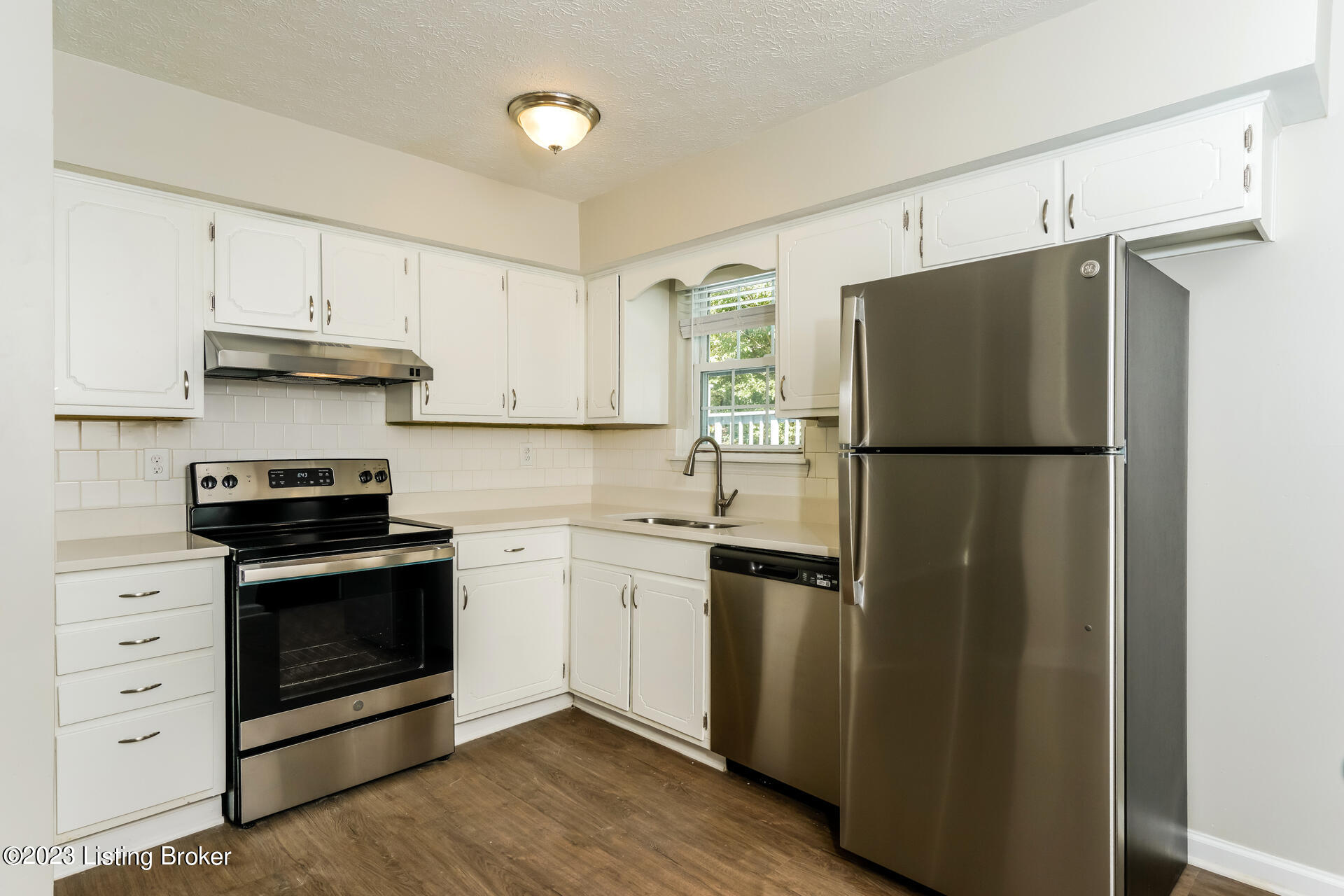 4609 Frel Road Louisville, KY 40272 - Photo 4 of 13 023-photo-kitchen-11860326