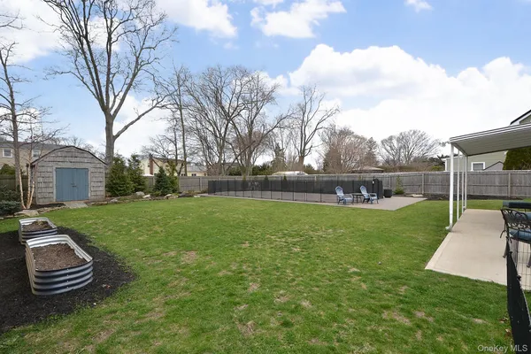 $729,000 | 7 Katherine Place, Oakdale, NY 11769