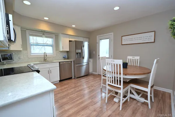 $729,000 | 7 Katherine Place, Oakdale, NY 11769