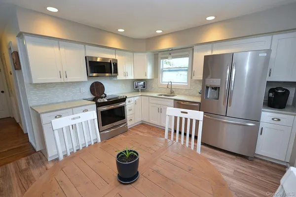 $729,000 | 7 Katherine Place, Oakdale, NY 11769