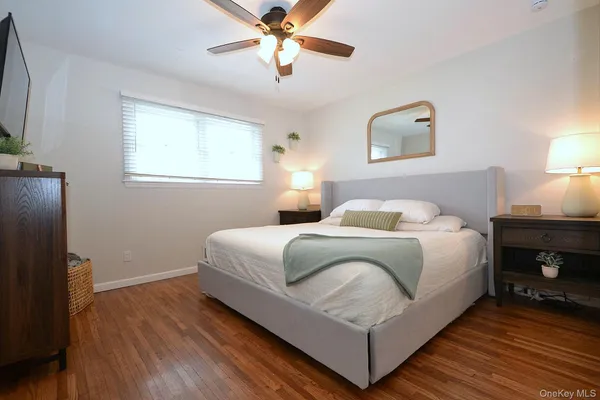 $729,000 | 7 Katherine Place, Oakdale, NY 11769