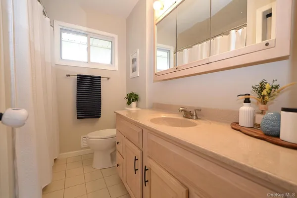 $729,000 | 7 Katherine Place, Oakdale, NY 11769