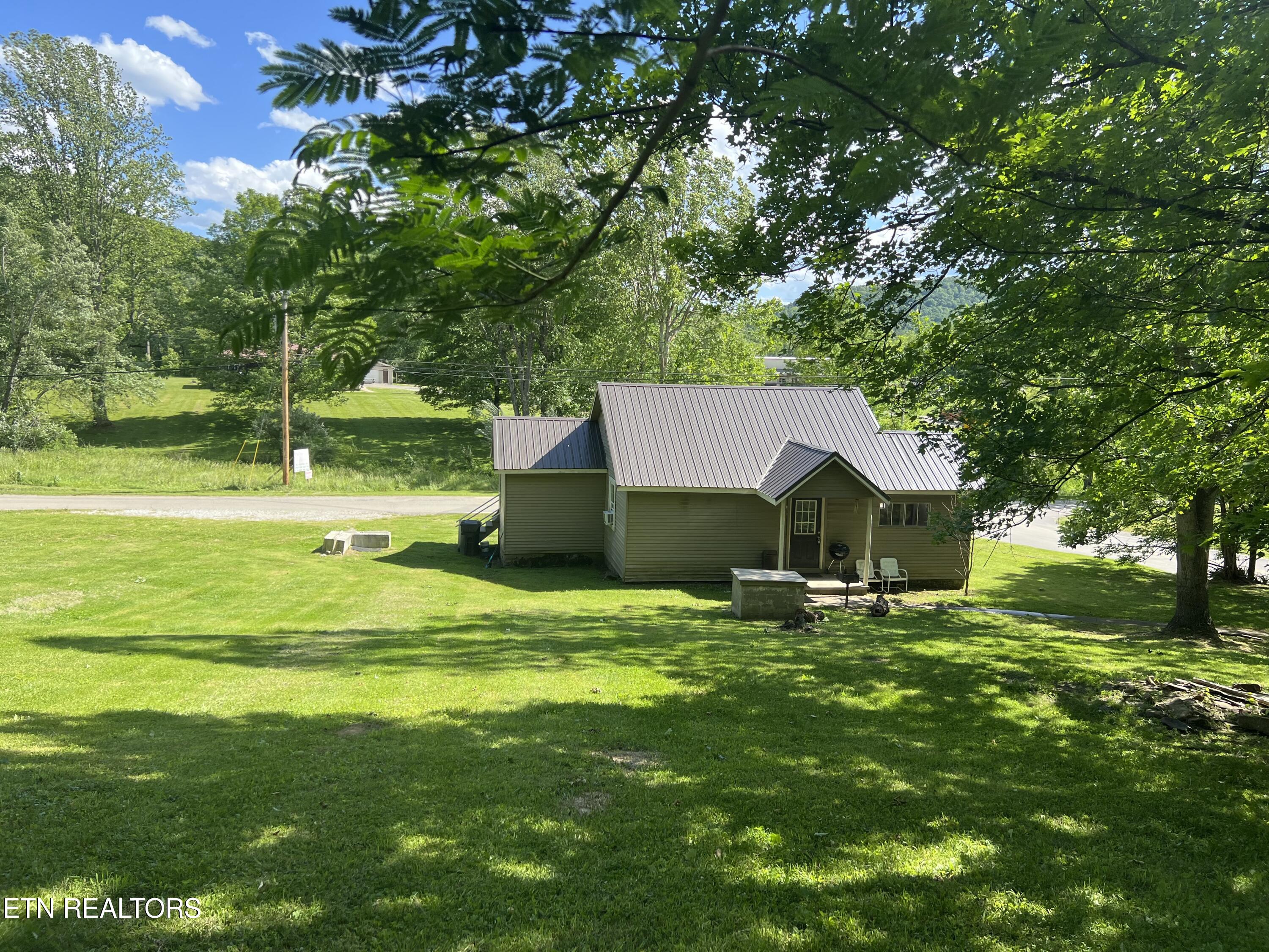2045 Winona Road Huntsville, TN 37756 - Photo 5 of 13 IMG_5394