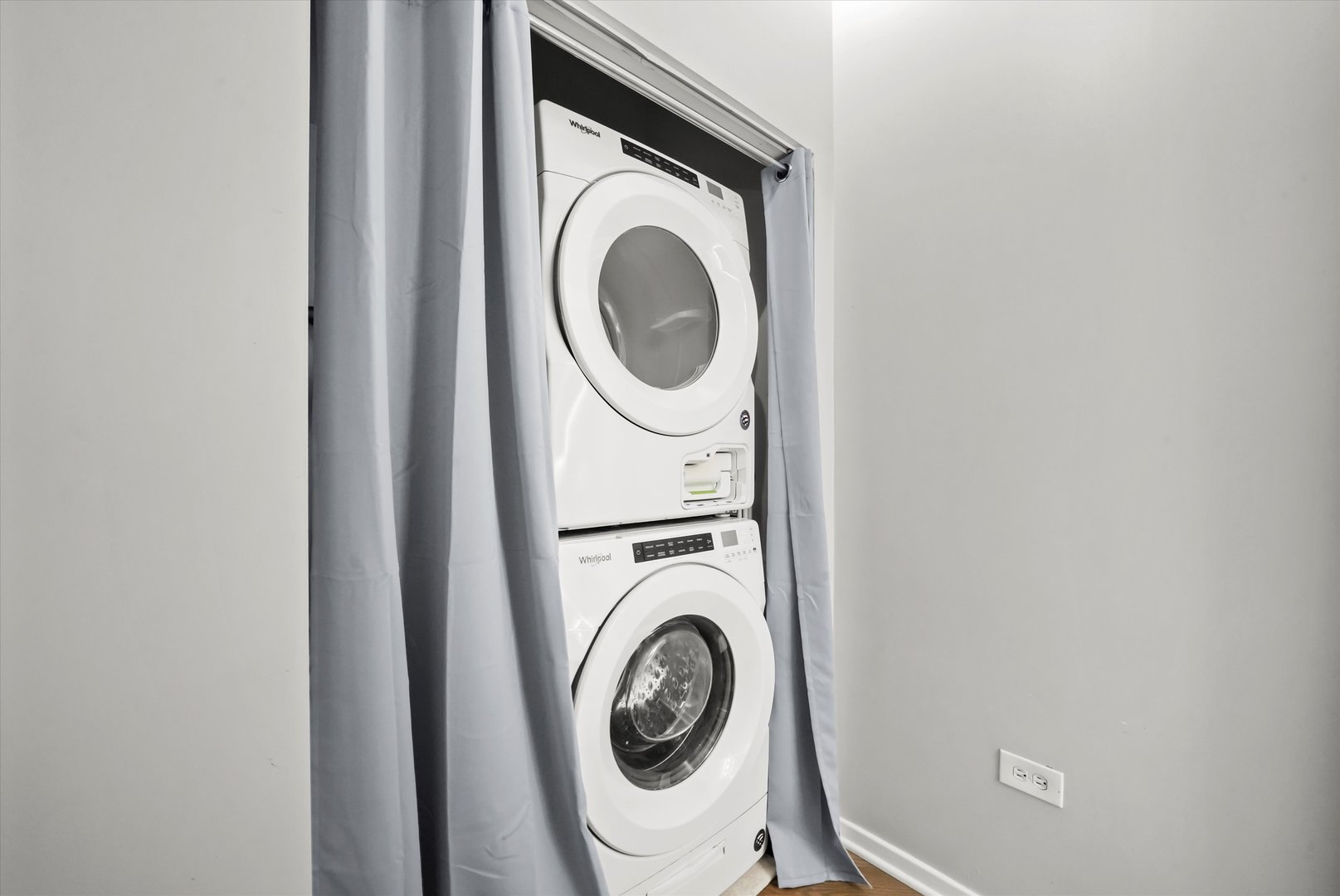 Undisclosed Address Chicago, IL 60607 - Photo 15 of 34 a utility room with dryer and washer