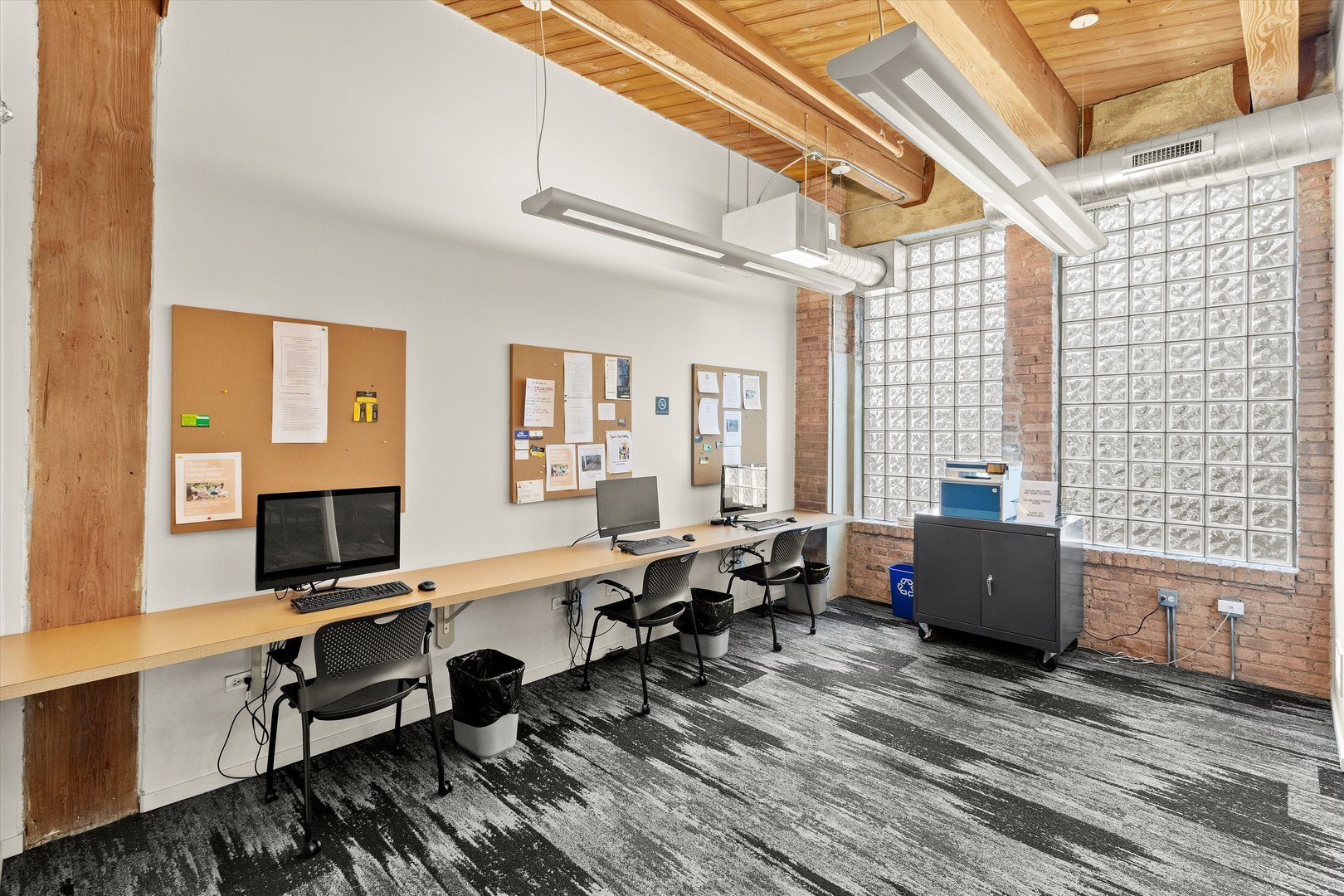 Undisclosed Address Chicago, IL 60607 - Photo 23 of 34 a living room with furniture and a flat screen tv