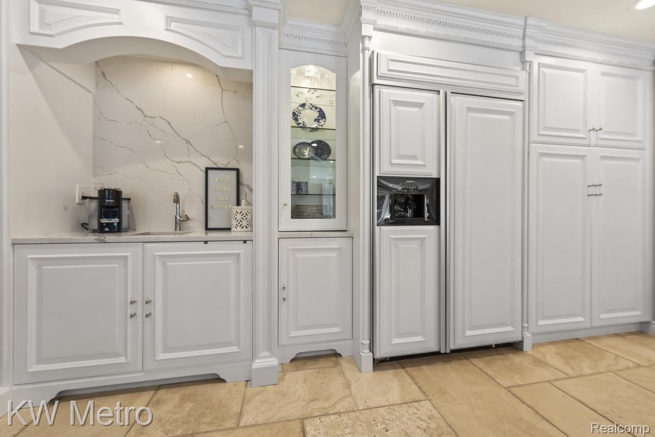 871 North Renaud Road Grosse Pointe, MI 48236 - Photo 16 of 64 Kitchen Bar