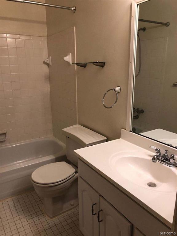 31993 West 12 Mile Road, Unit 306 Farmington, MI 48334 - Photo 10 of 18