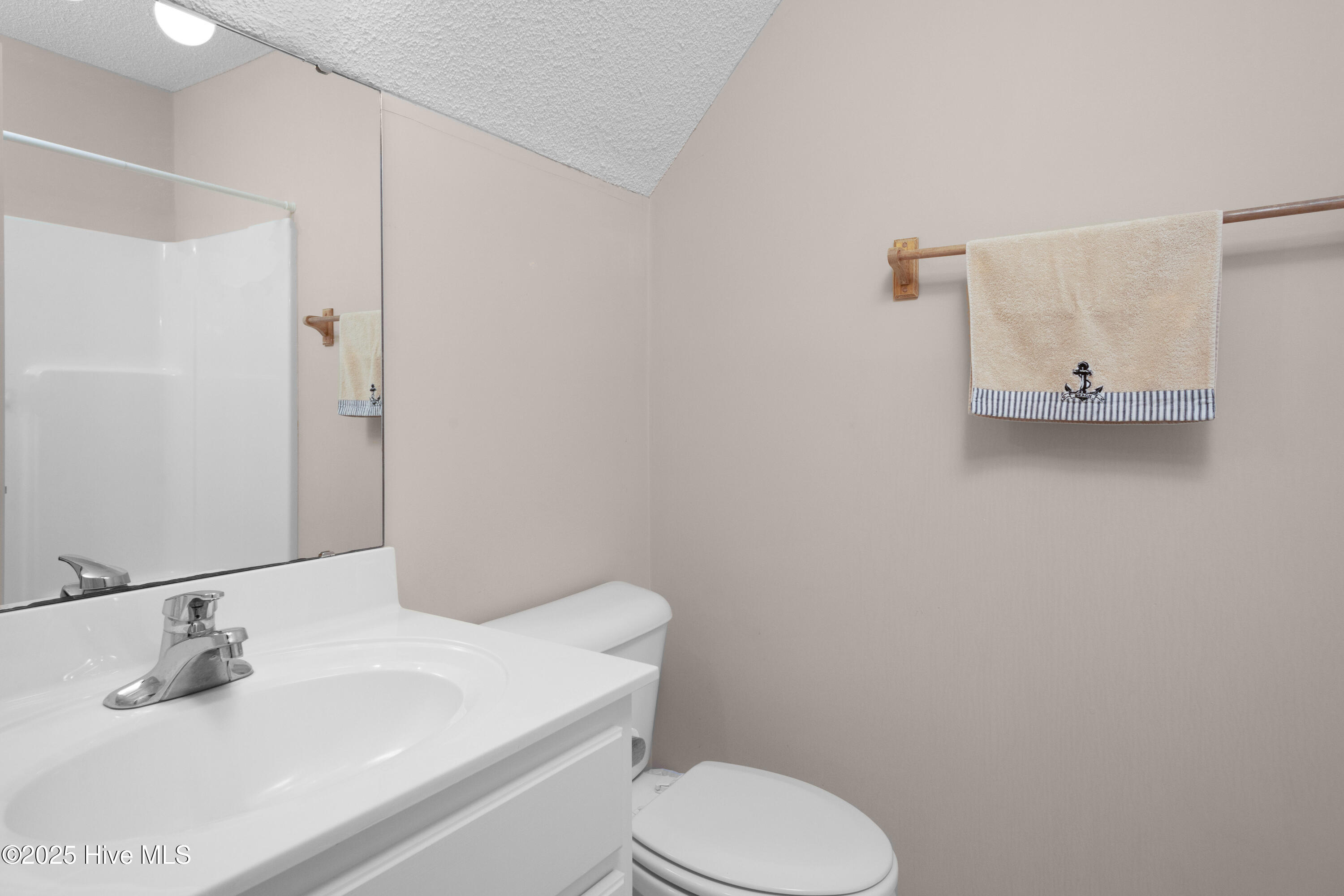 219 Mellen Road New Bern, NC 28562 - Photo 18 of 25 Third Bathroom